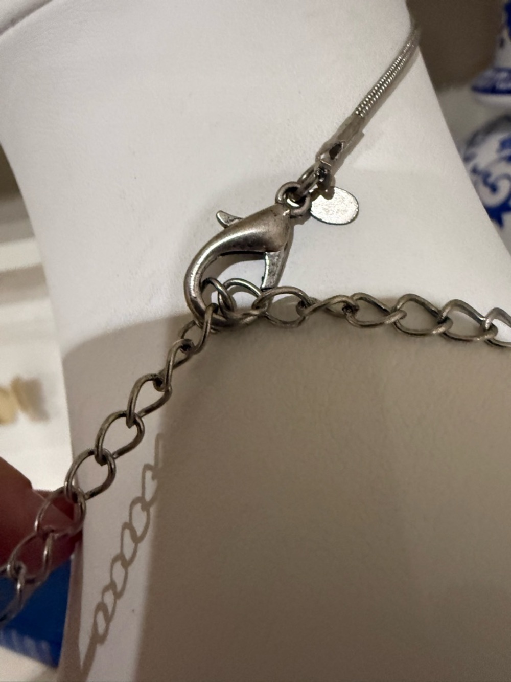 Premier Designs Hammered Pendant Blue and Silver Toned Necklace - Picture 5 of 9